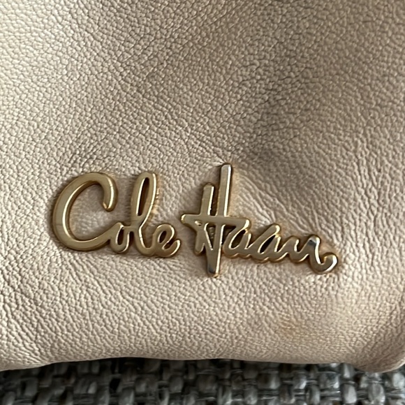 Cole Haan Amalfi beige Pleated Leather Large Hobo Bag Purse Tassel Zipper Pull - Picture 2 of 16